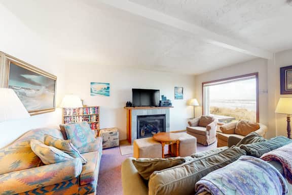 Oceanfront Home with Great Ocean View Deck Fireplace Beach Access 2 Dogs OK - Image 3