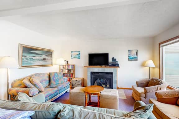 Oceanfront Home with Great Ocean View Deck Fireplace Beach Access 2 Dogs OK - Image 5