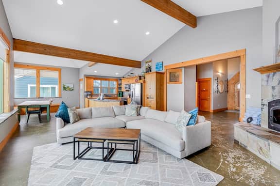 Gorgeous oceanfront home with incredible views of Haystack Rock dog friendly - Image 4