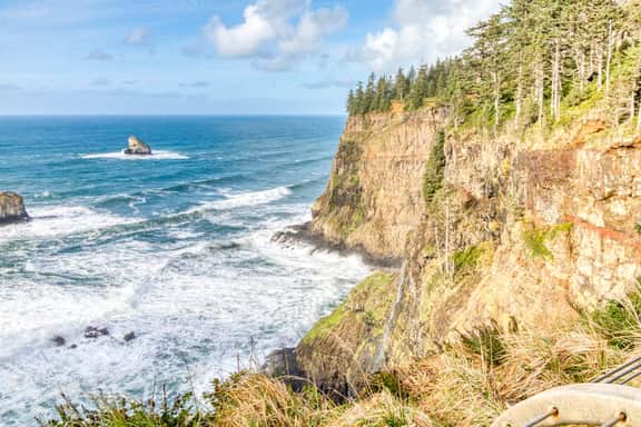 Stunning home with ocean view spacious deck with nice view - Image 3
