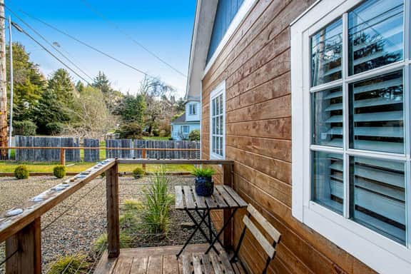 Adorable dog friendly hideaway with free WiFi private washer dryer and firepit - Image 3