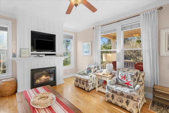 Family friendly home with game room, hot tub, steps to ocean - Image 3