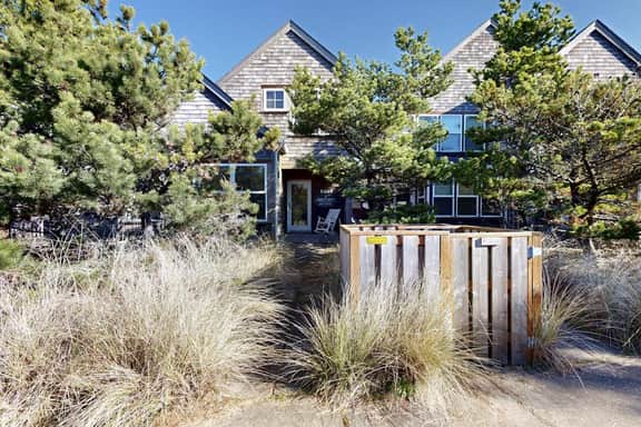 Modern family friendly beach house walk to the ocean with bikes dogs OK - Image 3