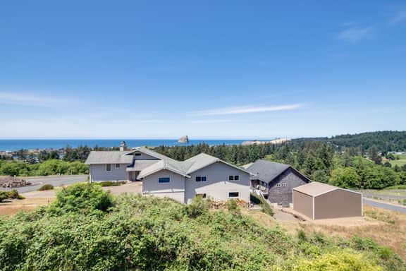 Bright and open hillside home with sprawling ocean views - Image 2
