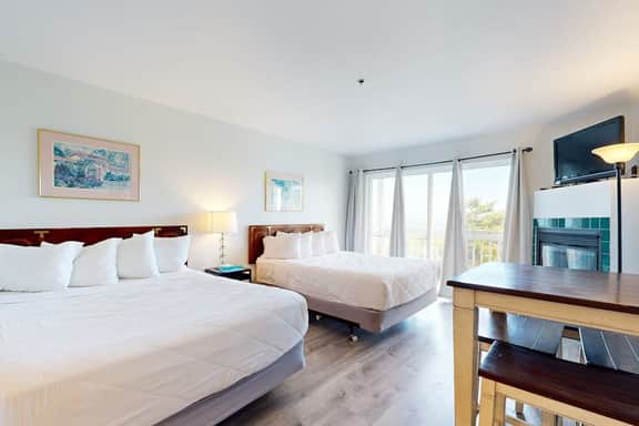 Dog Friendly Condo with Ocean Views Easy Beach Access and Free WiFi - Image 2