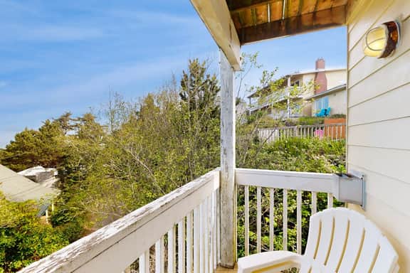 Dog Friendly Condo with Ocean Views Easy Beach Access and Free WiFi - Image 3