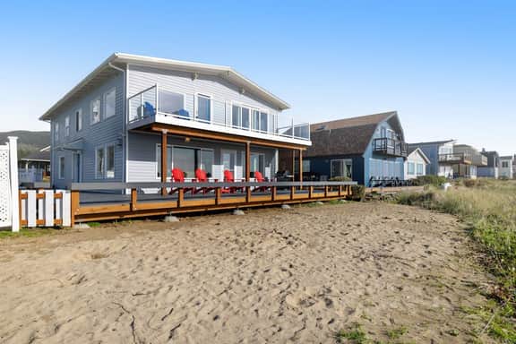 Dog friendly waterfront rental just steps from the beach and restaurants - Image 3