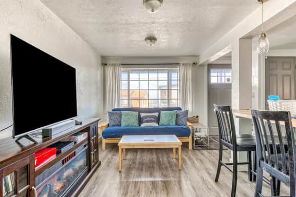 Ground floor condo 1 block from the beach with private patio dog friendly - Image 4