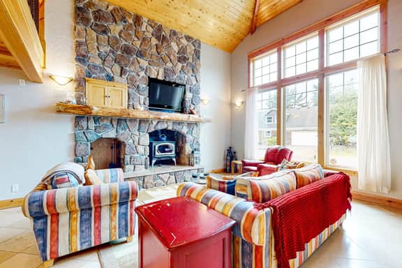 Oasis on the coast with easy beach access and woodstove - Image 4