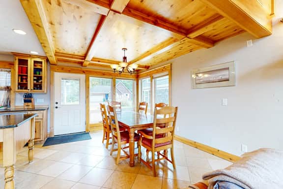 Oasis on the coast with easy beach access and woodstove - Image 5