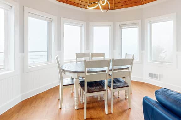 Dog friendly condo with ocean views private balcony and great location - Image 3