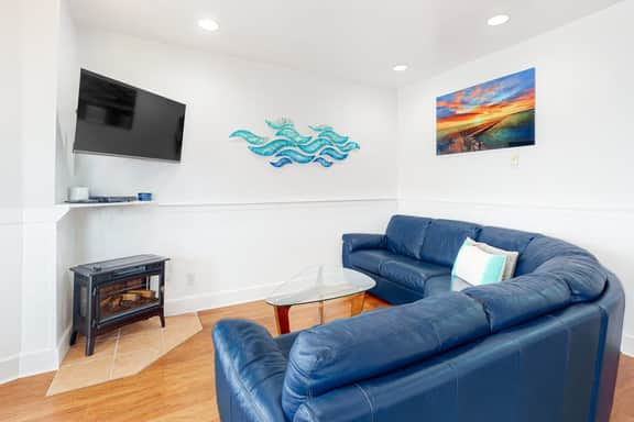 Dog friendly condo with ocean views private balcony and great location - Image 2