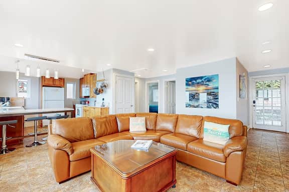 Beautiful and dog friendly ocean views with a private patio - Image 4