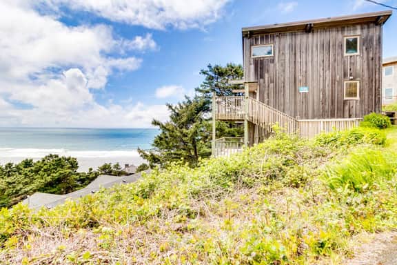 Hand Built Gem with Two Large Decks and Incredible Views 1 4 Mile to the Beach - Image 2