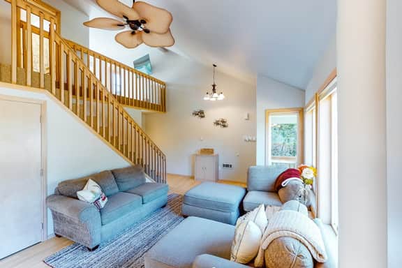 Bright dog friendly home with wrap around deck just steps from beach - Image 2