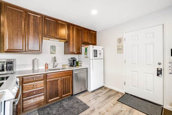 Entire oceanfront duplex with ocean view expansive deck and beach access - Image 5