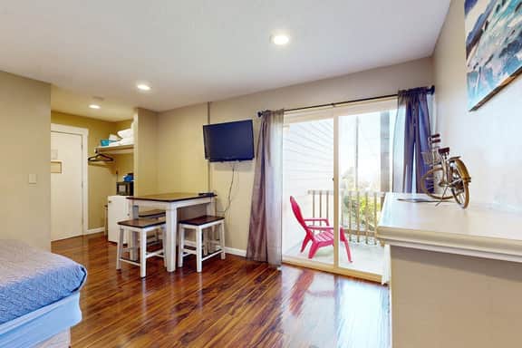 Charming Studio Condo with Nearby Beach Access Dogs OK - Image 5