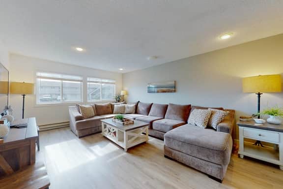 Dog friendly beach house with two full kitchens a private hot tub and Ping Pong - Image 5