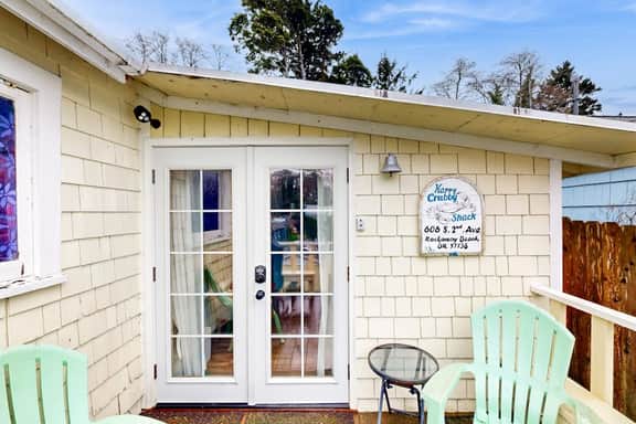 Charming house with full kitchen and yard near the beach dogs OK - Image 2