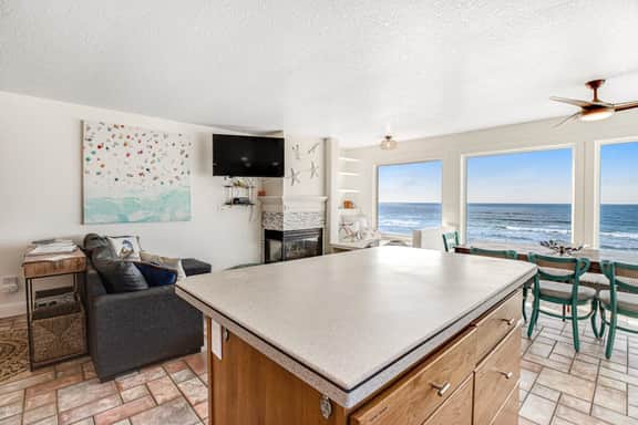 Charming dog friendly waterfront beach home with lovely patio - Image 5
