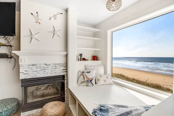 Charming dog friendly waterfront beach home with lovely patio - Image 3