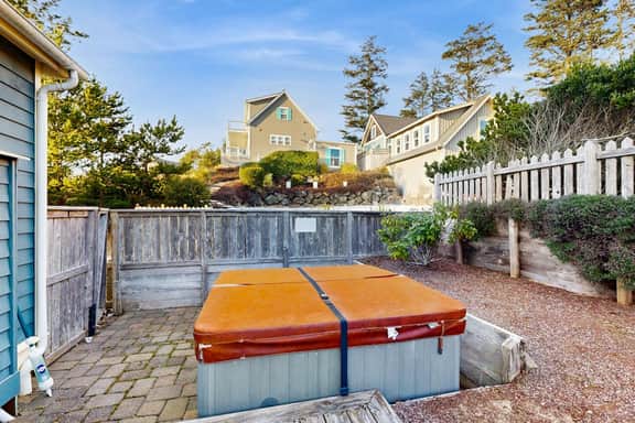 Charming two story home with a private hot tub large patio and washer dryer - Image 3