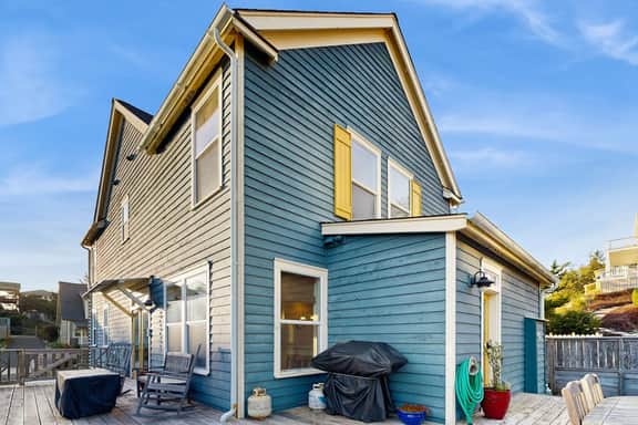 Charming two story home with a private hot tub large patio and washer dryer - Image 4