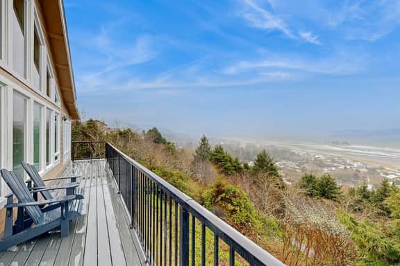 Beautiful Home with Ocean Lake and Mountain Views Gas Grill and Free WiFi - Image 2