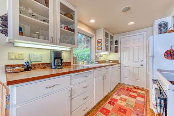 Hillside home with exceptional ocean view near the beach dog friendly - Image 5