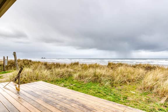 Oceanfront house with amazing views and short walk to downtown dogs welcome - Image 2