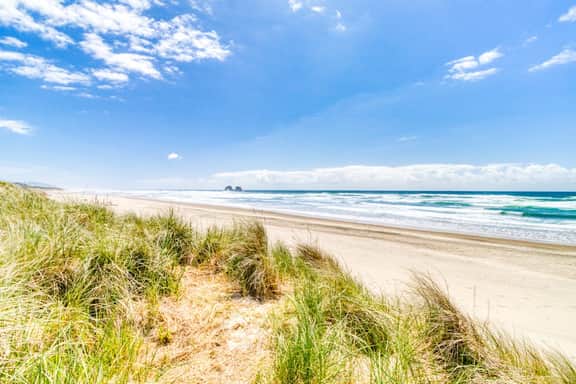 Convenient Home with Ocean View and Great Location Close to Beach Access Town - Image 4