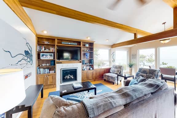 Perfect oceanfront beach getaway with amazing views walk to the beach - Image 3