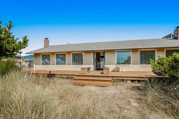Oceanfront dog friendly home with sunny deck ocean view and washer dryer - Image 2