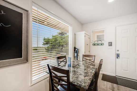 Oceanfront dog friendly home with sunny deck ocean view and washer dryer - Image 5