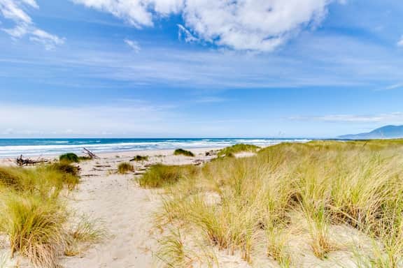 Dog friendly oceanfront cottage with private hot tub and wood burning fireplace - Image 2