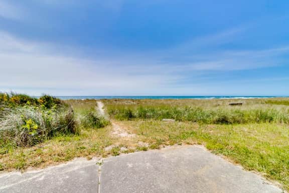 Updated Oceanfront Home with Lovely Pacific Views and Pool Table - Image 3