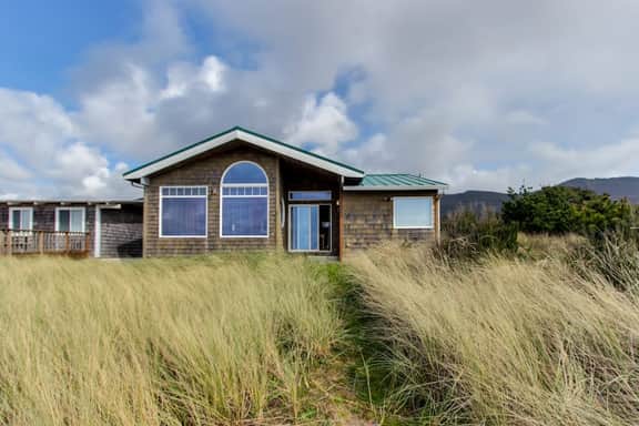 Updated Oceanfront Home with Lovely Pacific Views and Pool Table - Image 4