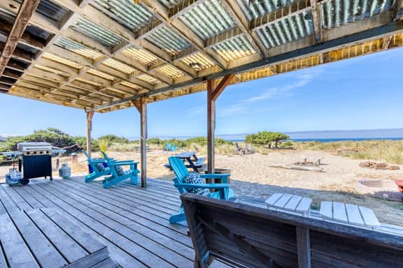Oceanfront dog friendly beach house with game room and plenty of room - Image 2