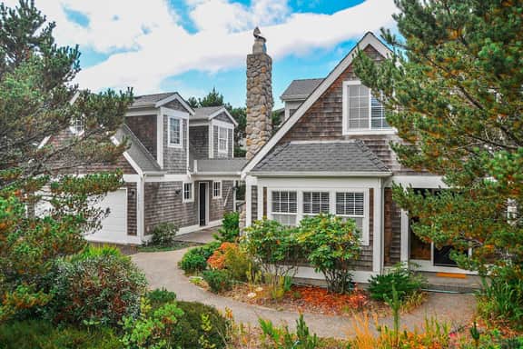 Dog friendly beach house with private hot tub free WiFi game room and ocean views - Image 2