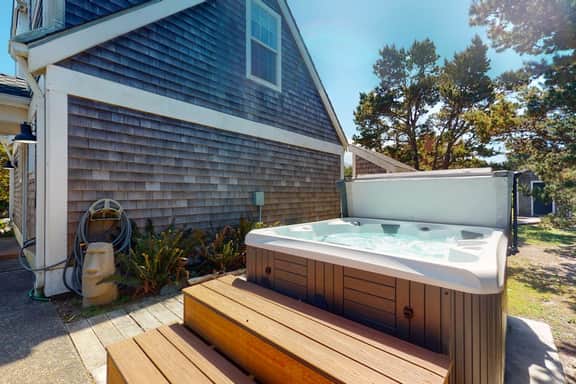 Dog friendly beach house with private hot tub free WiFi game room and ocean views - Image 3