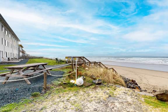 Vintage Style Home with Easy Beach Access Dog friendly - Image 2