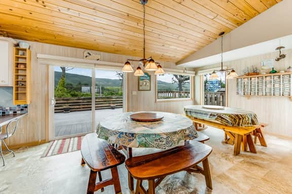 Spacious family home with ocean view balcony deck and fireplace dogs OK - Image 5
