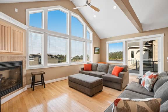 Dog friendly beach home ideal for entertaining with 2 fireplaces and great kitchen - Image 2