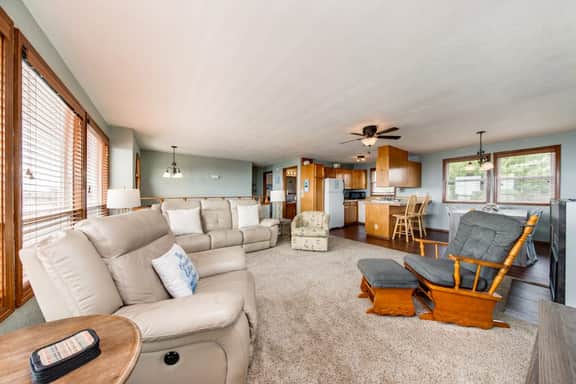Cheerful home with ocean views private hot tub and gas grill walk to the beach - Image 5