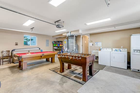 Bright home with stunning ocean views private hot tub and nearby beach access - Image 3