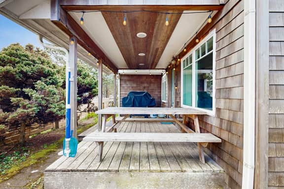 Dog friendly beach home with firepit private hot tub beach access and arcade - Image 3