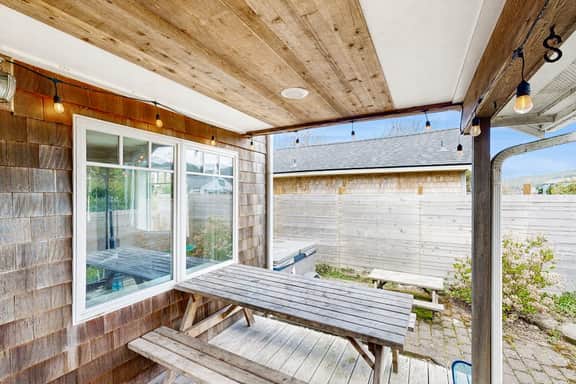 Dog friendly beach home with firepit private hot tub beach access and arcade - Image 4