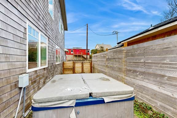 Dog friendly beach home with firepit private hot tub beach access and arcade - Image 5