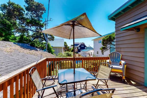 Home near the ocean with beach access washer dryer decks two dogs welcome - Image 3