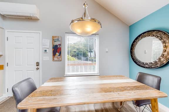 Enchanting home near the coast with hot tub full kitchen and washer dryer - Image 5